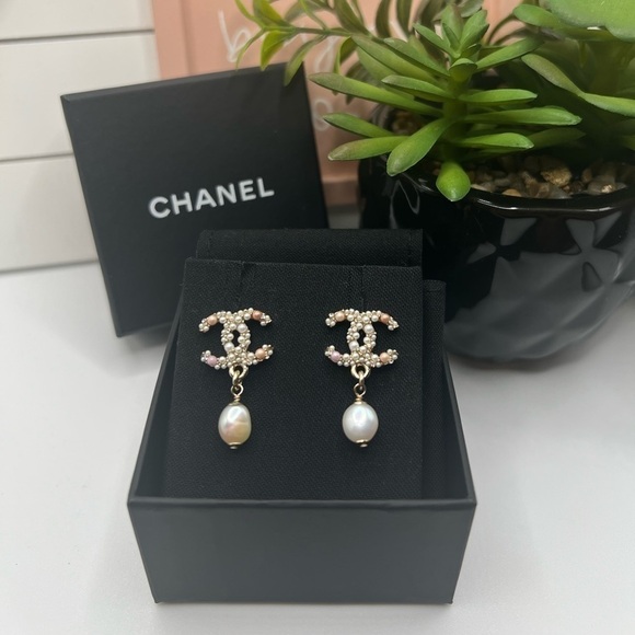 CHANEL Pink Pearl Crystal CC Dangle Earrings - Picture 8 of 9